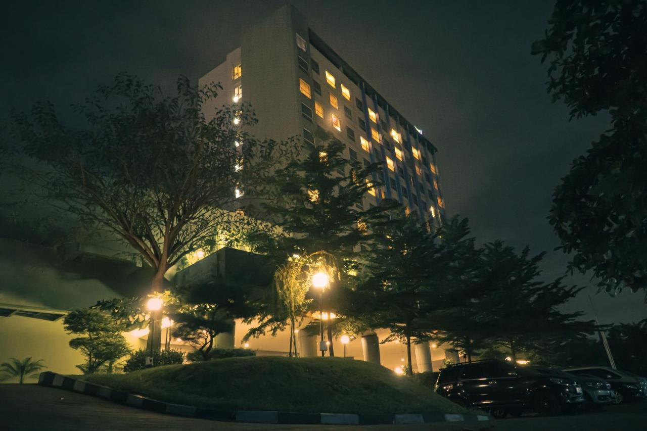 Primebiz Cikarang Hotel Eksteriør billede
