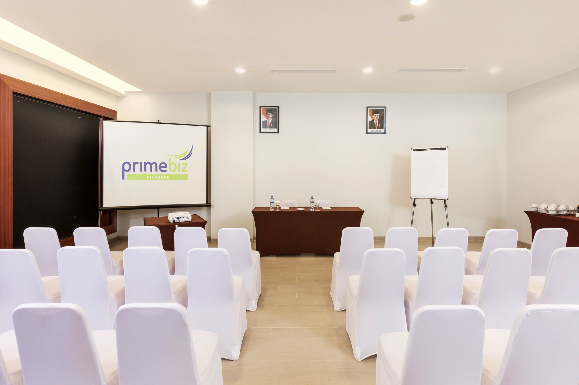 Primebiz Cikarang Hotel Eksteriør billede